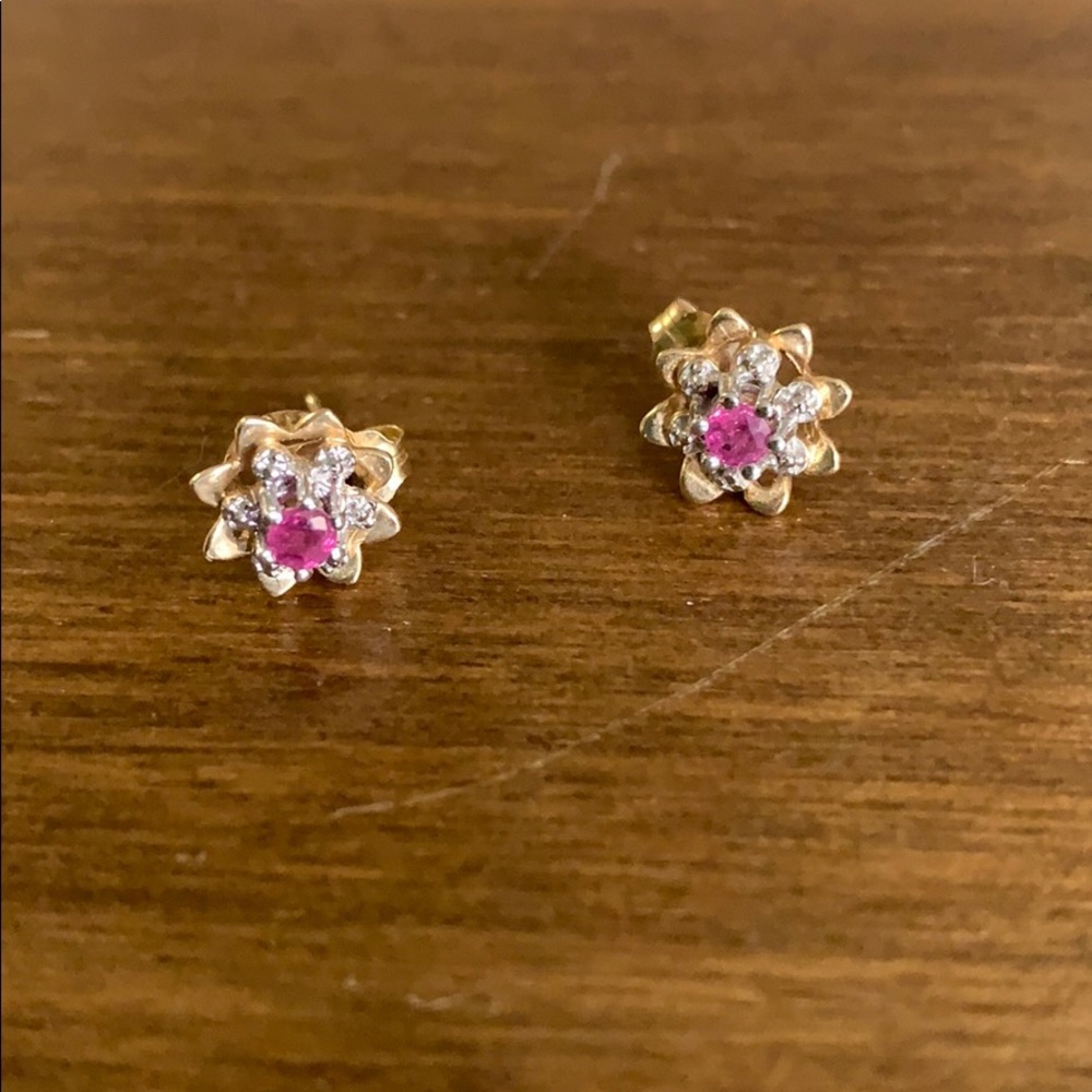 Vintage Avon Pink flower Earrings